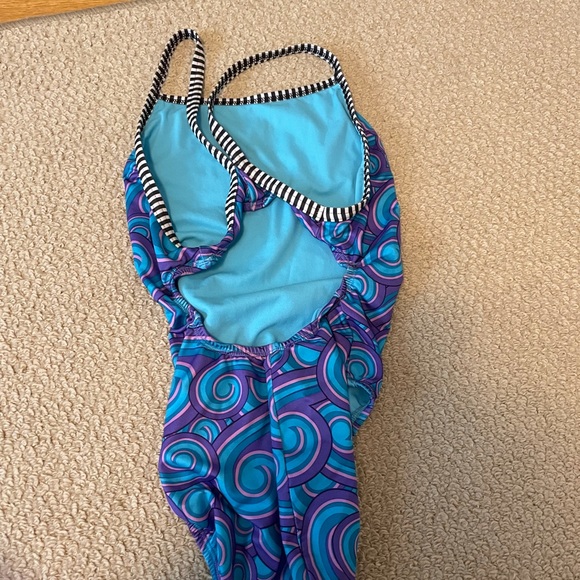 One piece bathing suit - Picture 2 of 2
